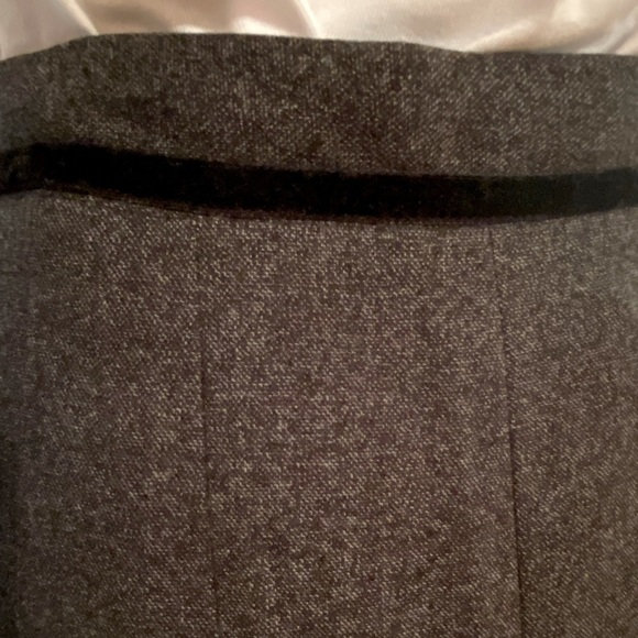 Reitmans skirt, heathered black/grey trumpet hem, black velvet waist ticking 🖤 - Picture 5 of 6